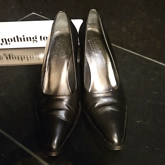 BCBG MaxAzria Classic leather pump - Picture 10 of 10